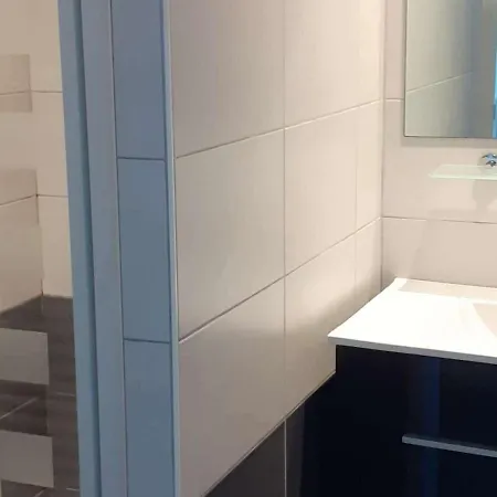 Appartement Neuf Lumineux Avec Balcon, Wi-fi, Au Pied De La Du Chay, - Fr-1-494-126 *